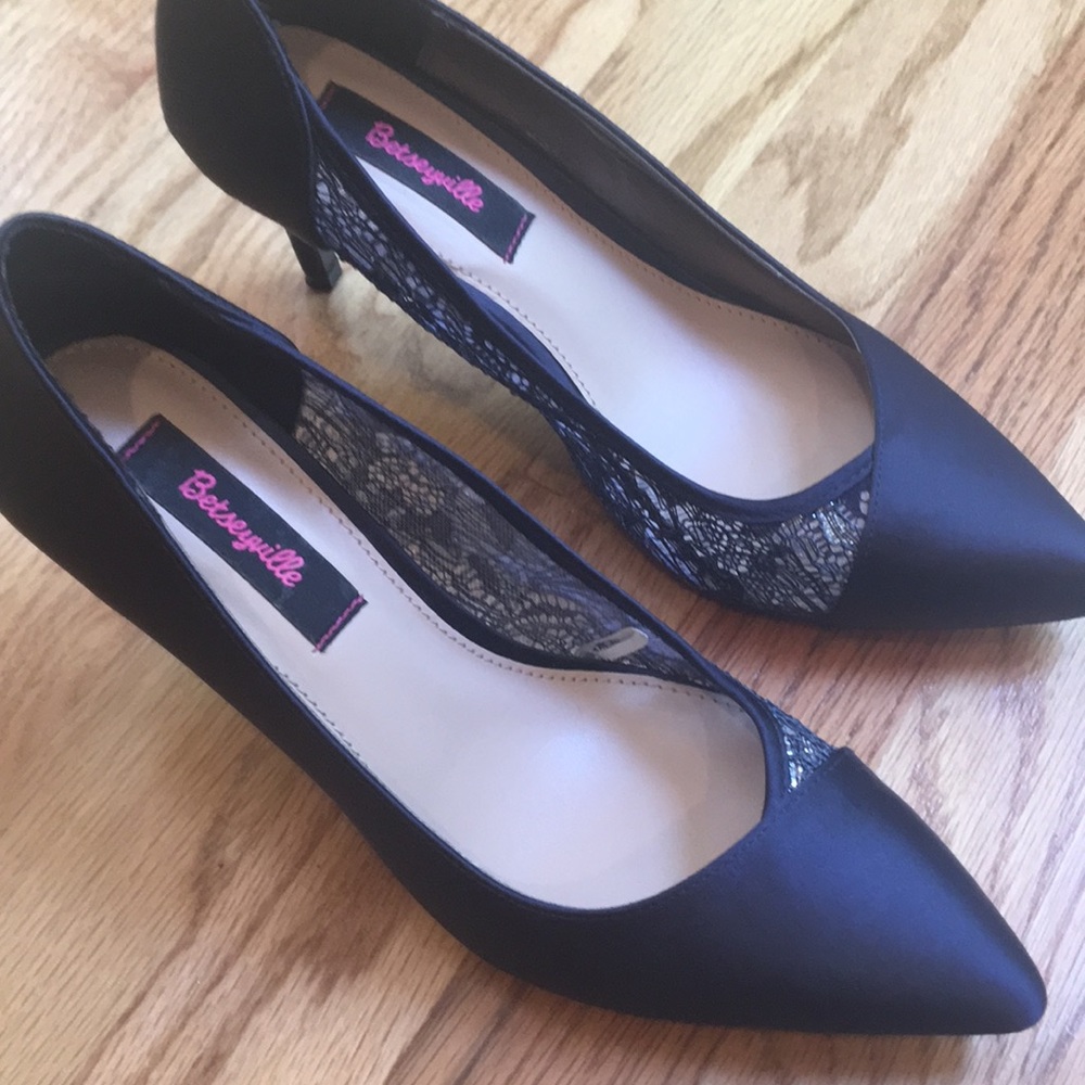 Size 7 Betsyville blue heeled shoes. Used once